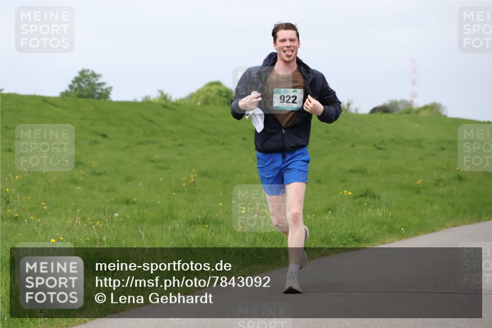 04.05.2025 - 8. Wedeler Halbmarathon Lena Gebhardt http://msf.ph/oto/7843092 04.05.2025 11:54:23 Laufen  meine-sportfotos.de