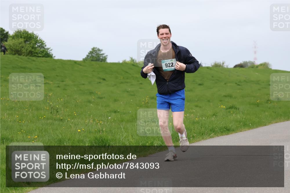04.05.2025 - 8. Wedeler Halbmarathon Lena Gebhardt http://msf.ph/oto/7843093 04.05.2025 11:54:23 Laufen  meine-sportfotos.de