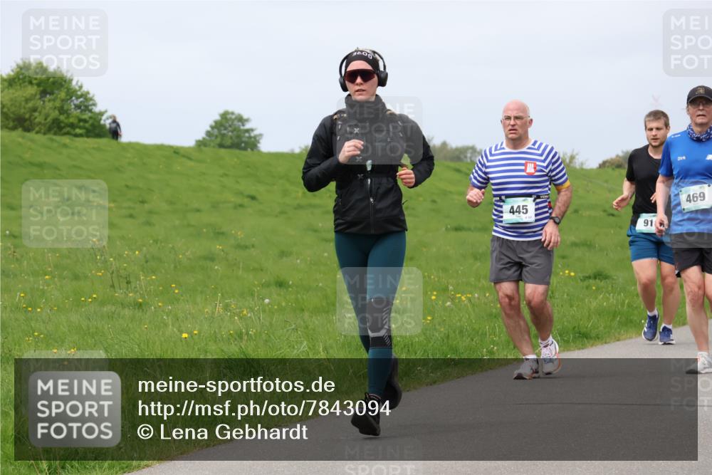 04.05.2025 - 8. Wedeler Halbmarathon Lena Gebhardt http://msf.ph/oto/7843094 04.05.2025 11:54:38 Laufen  meine-sportfotos.de