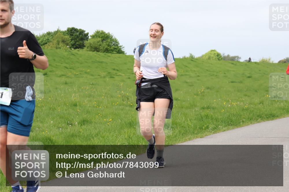 04.05.2025 - 8. Wedeler Halbmarathon Lena Gebhardt http://msf.ph/oto/7843099 04.05.2025 11:54:44 Laufen  meine-sportfotos.de