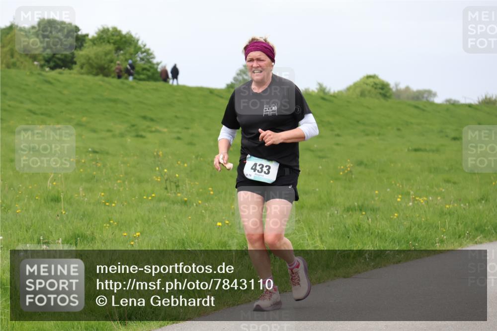 04.05.2025 - 8. Wedeler Halbmarathon Lena Gebhardt http://msf.ph/oto/7843110 04.05.2025 11:58:39 Laufen  meine-sportfotos.de