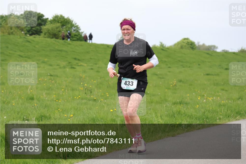 04.05.2025 - 8. Wedeler Halbmarathon Lena Gebhardt http://msf.ph/oto/7843111 04.05.2025 11:58:39 Laufen  meine-sportfotos.de
