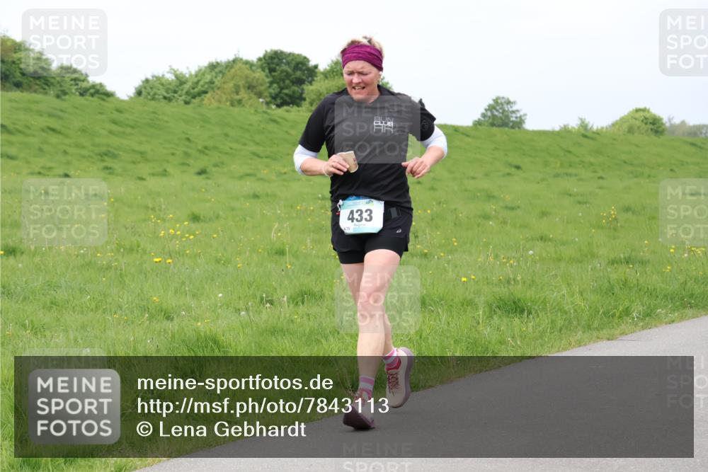 04.05.2025 - 8. Wedeler Halbmarathon Lena Gebhardt http://msf.ph/oto/7843113 04.05.2025 11:58:40 Laufen  meine-sportfotos.de
