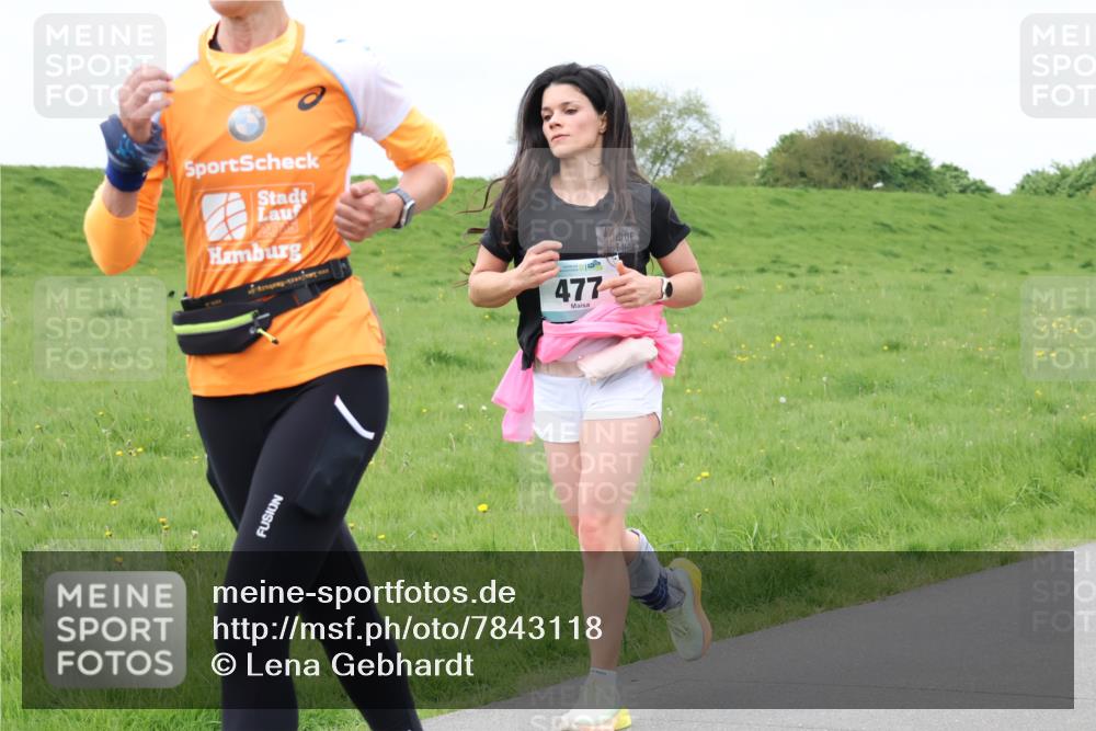 04.05.2025 - 8. Wedeler Halbmarathon Lena Gebhardt http://msf.ph/oto/7843118 04.05.2025 11:59:21 Laufen  meine-sportfotos.de