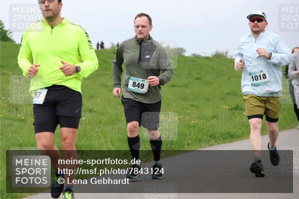 04.05.2025 - 8. Wedeler Halbmarathon Lena Gebhardt http://msf.ph/oto/7843124 04.05.2025 11:59:32 Laufen  meine-sportfotos.de