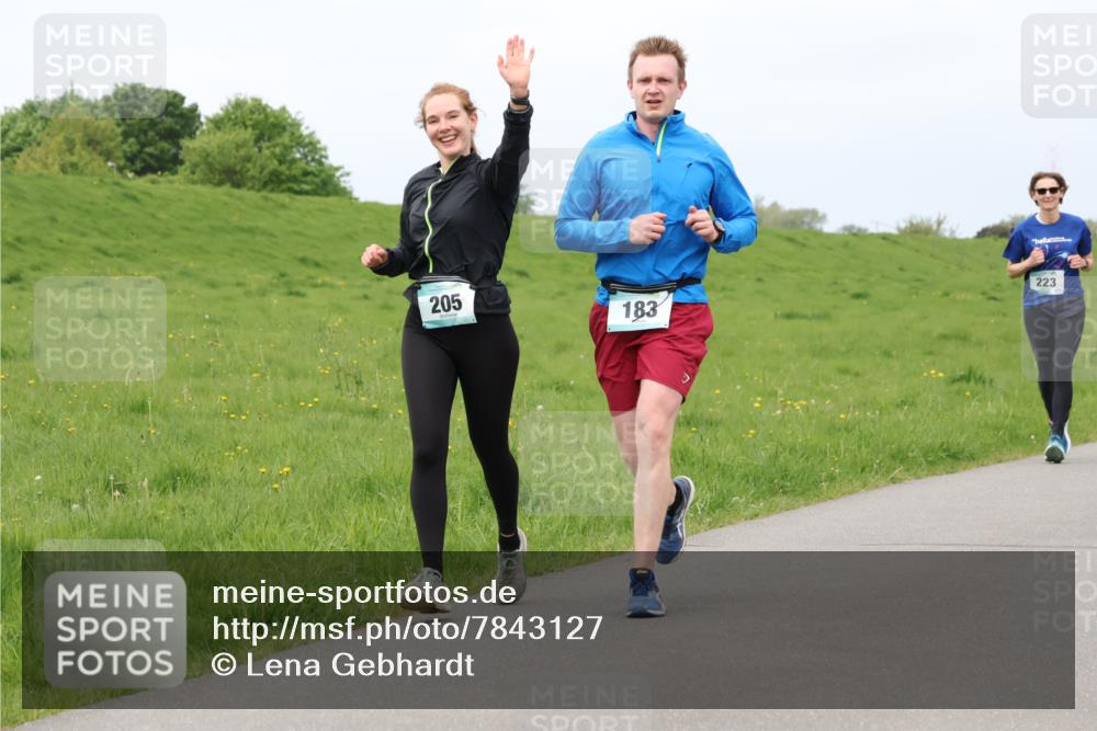 04.05.2025 - 8. Wedeler Halbmarathon Lena Gebhardt http://msf.ph/oto/7843127 04.05.2025 11:59:39 Laufen  meine-sportfotos.de