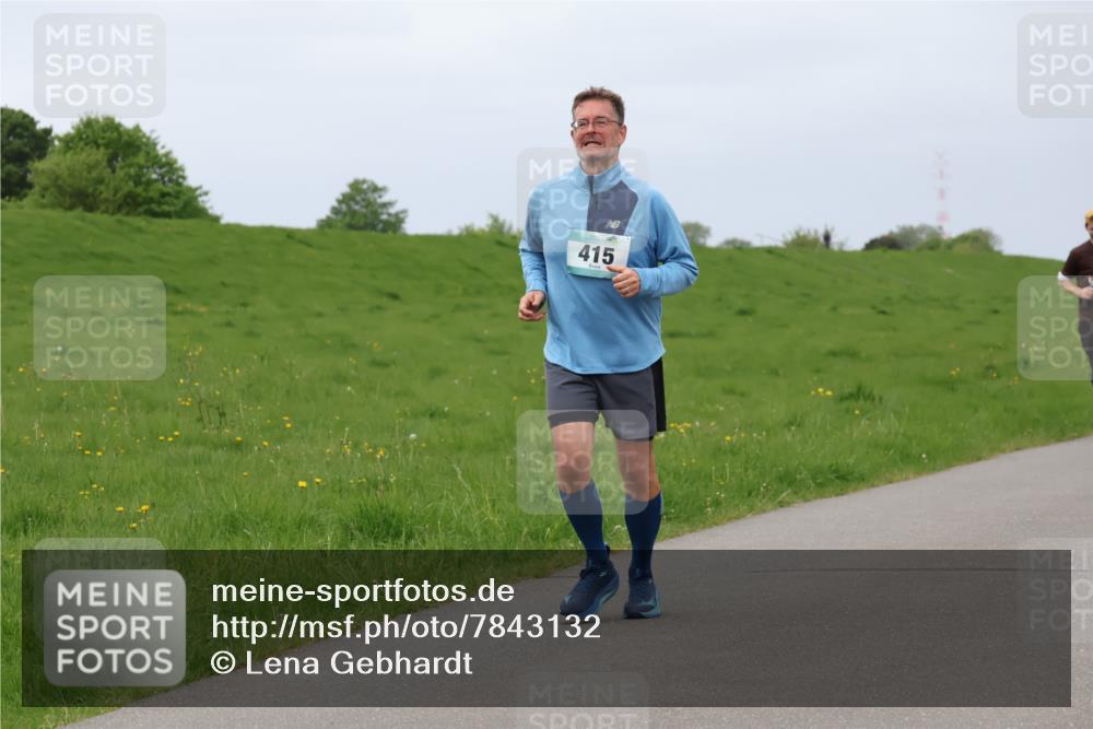 04.05.2025 - 8. Wedeler Halbmarathon Lena Gebhardt http://msf.ph/oto/7843132 04.05.2025 12:00:01 Laufen  meine-sportfotos.de