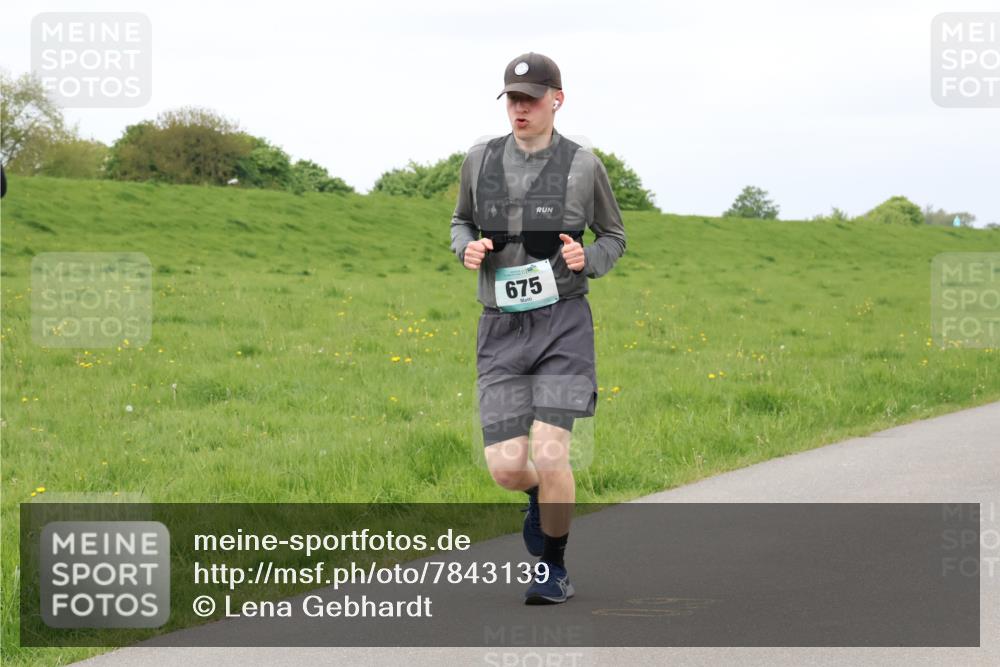 04.05.2025 - 8. Wedeler Halbmarathon Lena Gebhardt http://msf.ph/oto/7843139 04.05.2025 12:02:13 Laufen  meine-sportfotos.de