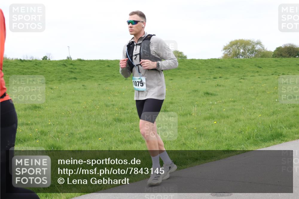 04.05.2025 - 8. Wedeler Halbmarathon Lena Gebhardt http://msf.ph/oto/7843145 04.05.2025 12:02:34 Laufen  meine-sportfotos.de