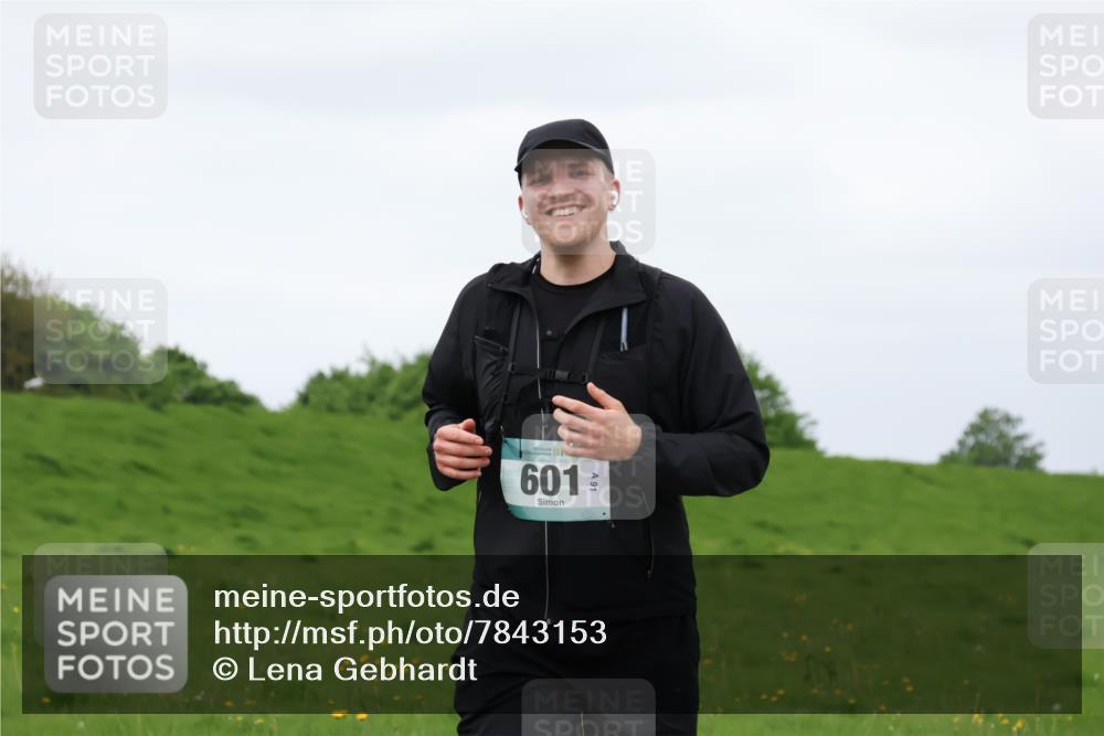 04.05.2025 - 8. Wedeler Halbmarathon Lena Gebhardt http://msf.ph/oto/7843153 04.05.2025 12:03:21 Laufen  meine-sportfotos.de
