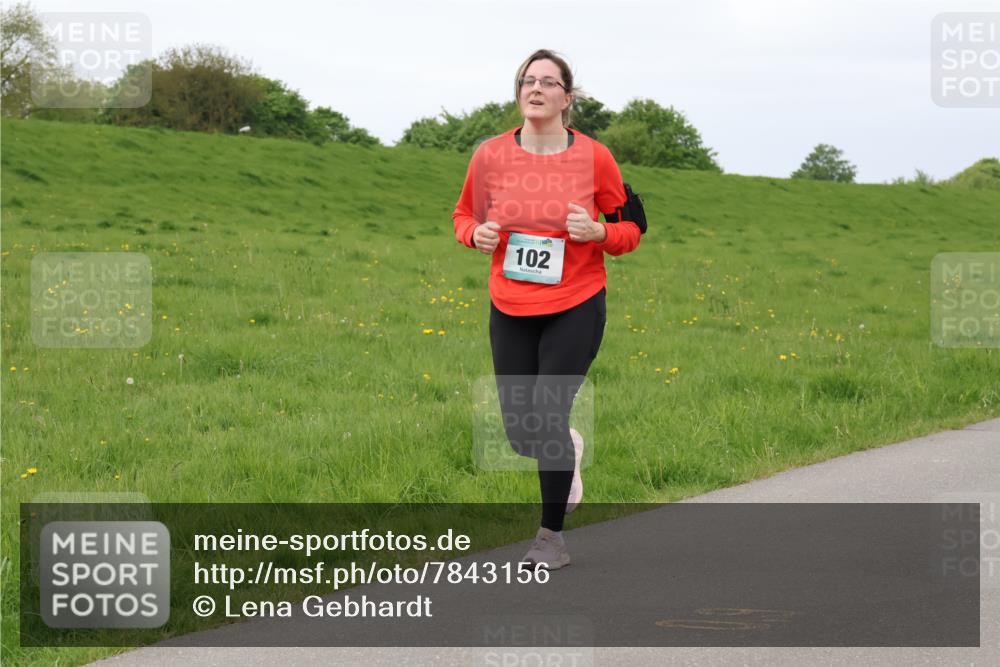 04.05.2025 - 8. Wedeler Halbmarathon Lena Gebhardt http://msf.ph/oto/7843156 04.05.2025 12:03:29 Laufen  meine-sportfotos.de