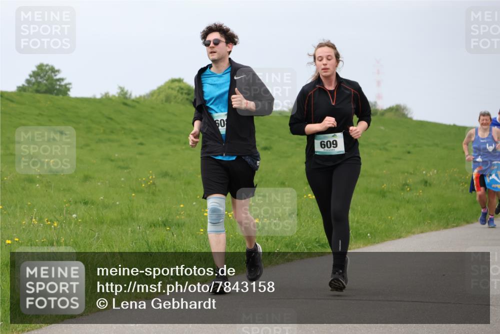 04.05.2025 - 8. Wedeler Halbmarathon Lena Gebhardt http://msf.ph/oto/7843158 04.05.2025 12:07:01 Laufen  meine-sportfotos.de