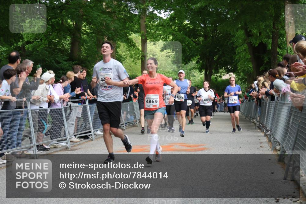 17.05.2025 - Störlauf Strokosch-Dieckow http://msf.ph/oto/7844014 17.05.2025 18:59:38 Ziel 44, 4869, 4513, 52, 4809, 4474, 341 meine-sportfotos.de