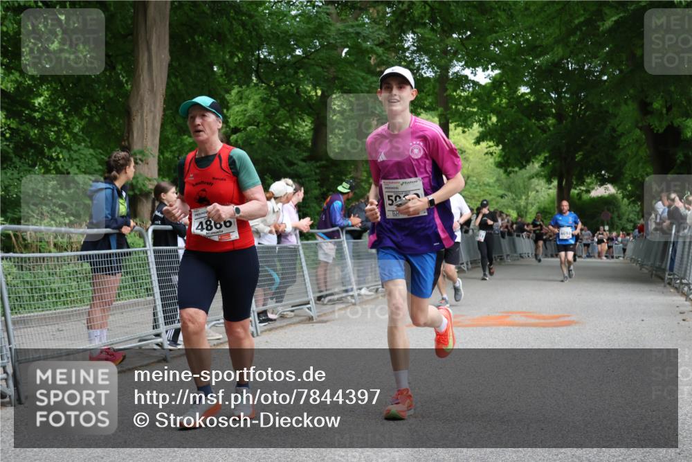 17.05.2025 - Störlauf Strokosch-Dieckow http://msf.ph/oto/7844397 17.05.2025 19:02:24 Ziel 4866, 50, 4692 meine-sportfotos.de