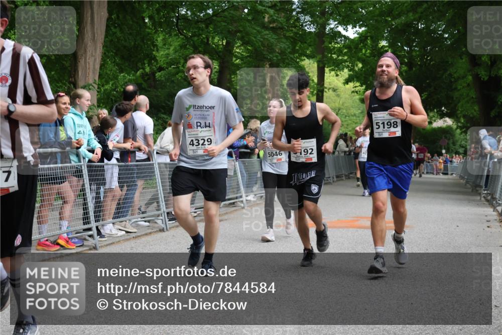 17.05.2025 - Störlauf Strokosch-Dieckow http://msf.ph/oto/7844584 17.05.2025 19:03:50 Ziel 7, 4329, 5046, 192, 5198 meine-sportfotos.de