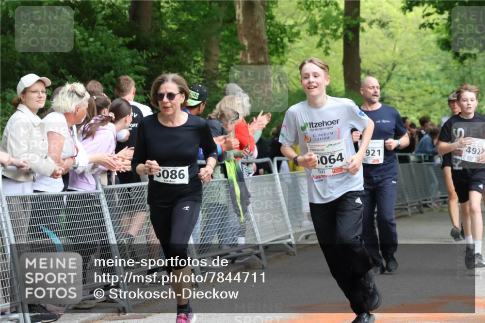 17.05.2025 - Störlauf Strokosch-Dieckow http://msf.ph/oto/7844711 17.05.2025 19:05:03 Ziel 2025, 5086, 2025, 064, 921, 492 meine-sportfotos.de