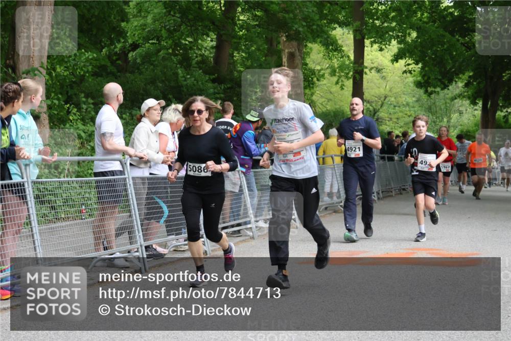 17.05.2025 - Störlauf Strokosch-Dieckow http://msf.ph/oto/7844713 17.05.2025 19:05:04 Ziel 5086, 4921, 492, 5167, 4620 meine-sportfotos.de