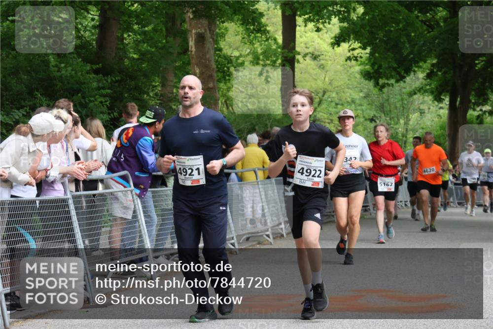 17.05.2025 - Störlauf Strokosch-Dieckow http://msf.ph/oto/7844720 17.05.2025 19:05:06 Ziel 4921, 4922, 342, 5167, 4620 meine-sportfotos.de
