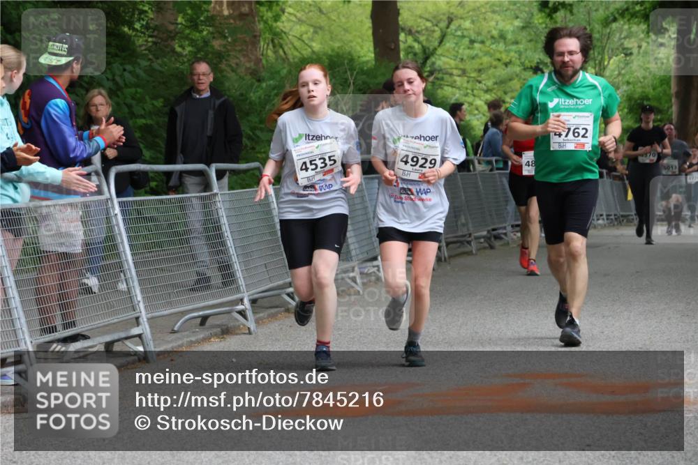 17.05.2025 - Störlauf Strokosch-Dieckow http://msf.ph/oto/7845216 17.05.2025 19:10:13 Ziel 4535, 4929, 48, 762, 1, 5013, 473 meine-sportfotos.de