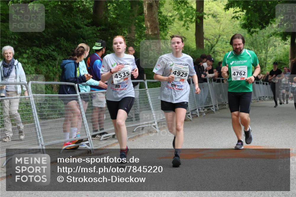 17.05.2025 - Störlauf Strokosch-Dieckow http://msf.ph/oto/7845220 17.05.2025 19:10:15 Ziel 4535, 4929, 4762, 4370, 5013 meine-sportfotos.de