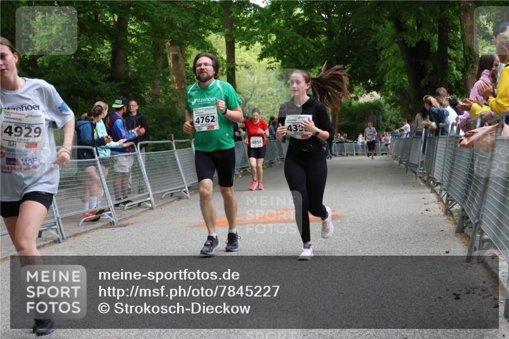 17.05.2025 - Störlauf Strokosch-Dieckow http://msf.ph/oto/7845227 17.05.2025 19:10:17 Ziel 2025, 4929, 4762, 4856, 439 meine-sportfotos.de