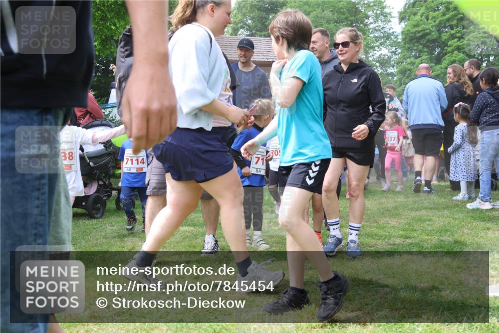 17.05.2025 - Störlauf Strokosch-Dieckow http://msf.ph/oto/7845454 17.05.2025 13:02:46 Laufen 38, 7114, 71, 70, 037 meine-sportfotos.de
