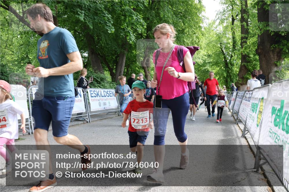 17.05.2025 - Störlauf Strokosch-Dieckow http://msf.ph/oto/7846040 17.05.2025 13:02:42 Ziel 041, 7213, 7171 meine-sportfotos.de