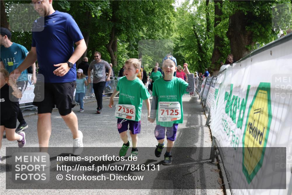 17.05.2025 - Störlauf Strokosch-Dieckow http://msf.ph/oto/7846131 17.05.2025 13:03:33 Ziel 2025, 7136, 2025, 7125 meine-sportfotos.de