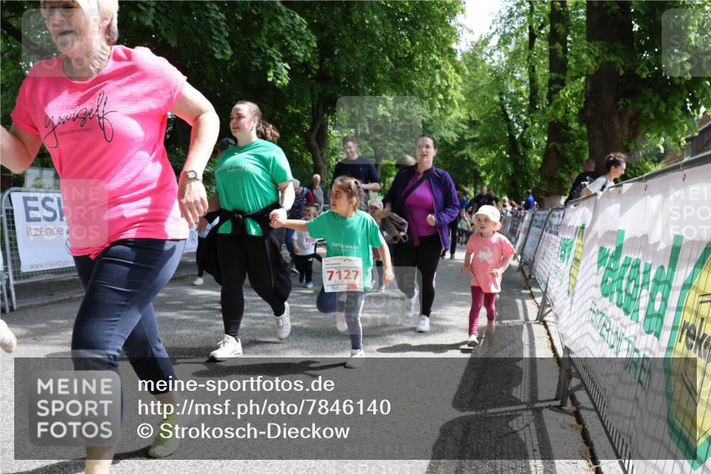 17.05.2025 - Störlauf Strokosch-Dieckow http://msf.ph/oto/7846140 17.05.2025 13:03:38 Ziel 70, 7127 meine-sportfotos.de