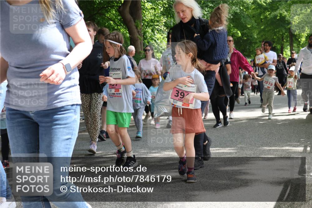 17.05.2025 - Störlauf Strokosch-Dieckow http://msf.ph/oto/7846179 17.05.2025 13:04:03 Ziel 2025, 39, 7016, 7019, 271 meine-sportfotos.de