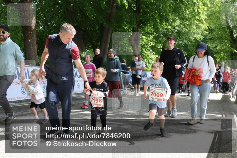 17.05.2025 - Störlauf Strokosch-Dieckow http://msf.ph/oto/7846200 17.05.2025 13:04:15 Ziel 097, 7009, 7198 meine-sportfotos.de