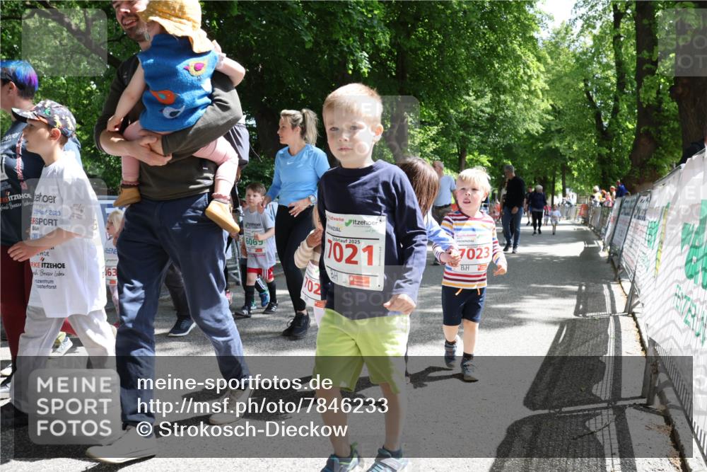 17.05.2025 - Störlauf Strokosch-Dieckow http://msf.ph/oto/7846233 17.05.2025 13:04:28 Ziel 2020, 2025, 7021, 702, 606, 63, 7023 meine-sportfotos.de