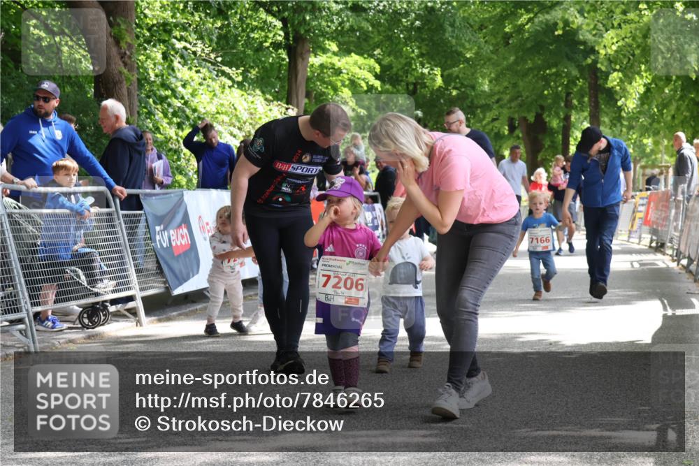 17.05.2025 - Störlauf Strokosch-Dieckow http://msf.ph/oto/7846265 17.05.2025 13:05:00 Ziel 15, 2025, 7206, 7166 meine-sportfotos.de
