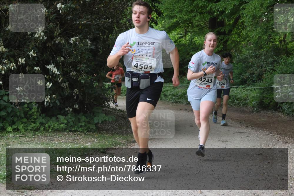 17.05.2025 - Störlauf Strokosch-Dieckow http://msf.ph/oto/7846337 17.05.2025 19:00:23 Laufen 4501, 4243, 4326 meine-sportfotos.de