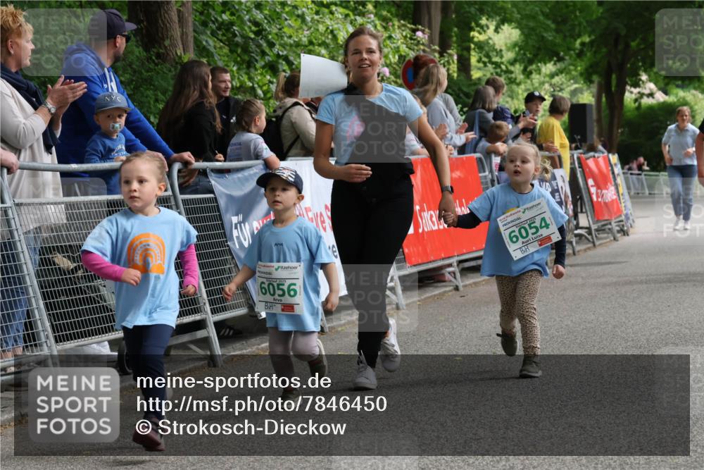 17.05.2025 - Störlauf Strokosch-Dieckow http://msf.ph/oto/7846450 17.05.2025 13:17:17 Ziel 2025, 6056, 2025, 6054 meine-sportfotos.de