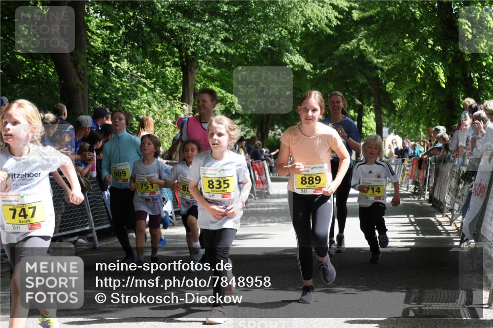 17.05.2025 - Störlauf Strokosch-Dieckow http://msf.ph/oto/7848958 17.05.2025 14:12:57 Ziel 2025, 747, 909, 751, 8, 835, 889, 14 meine-sportfotos.de