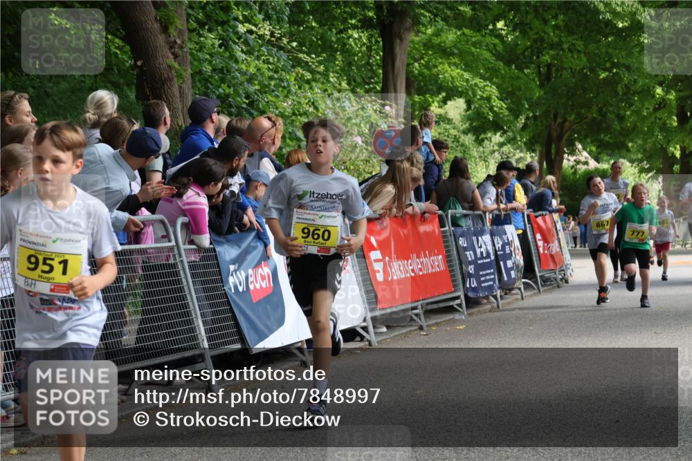 17.05.2025 - Störlauf Strokosch-Dieckow http://msf.ph/oto/7848997 17.05.2025 14:13:19 Ziel 2025, 951, 960, 867, 777, 884 meine-sportfotos.de
