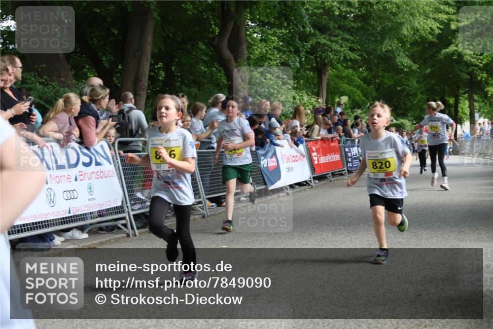 17.05.2025 - Störlauf Strokosch-Dieckow http://msf.ph/oto/7849090 17.05.2025 14:13:50 Ziel 2025, 86, 820, 911 meine-sportfotos.de