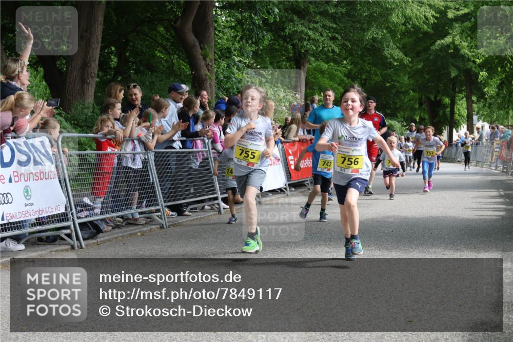 17.05.2025 - Störlauf Strokosch-Dieckow http://msf.ph/oto/7849117 17.05.2025 14:14:00 Ziel 5700, 755, 742, 756, 4 meine-sportfotos.de