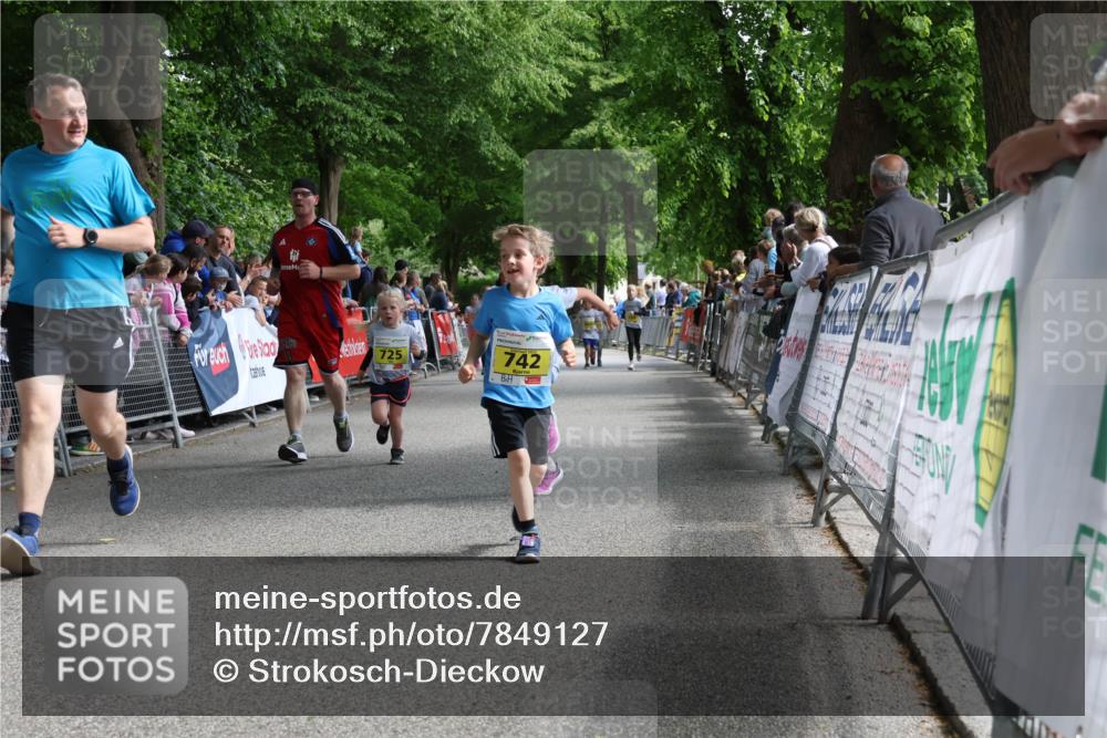 17.05.2025 - Störlauf Strokosch-Dieckow http://msf.ph/oto/7849127 17.05.2025 14:14:02 Ziel 725, 742 meine-sportfotos.de