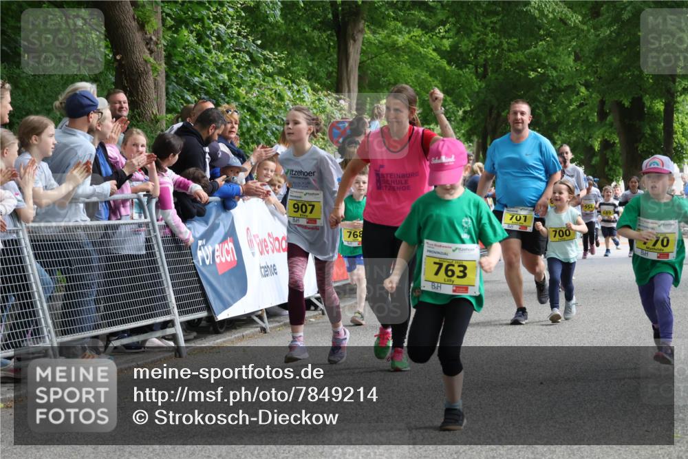 17.05.2025 - Störlauf Strokosch-Dieckow http://msf.ph/oto/7849214 17.05.2025 14:14:47 Ziel 907, 768, 763, 701, 700, 954, 689, 70 meine-sportfotos.de