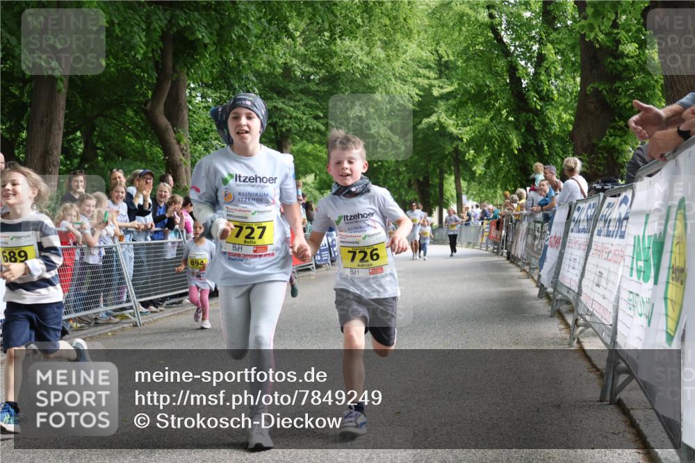 17.05.2025 - Störlauf Strokosch-Dieckow http://msf.ph/oto/7849249 17.05.2025 14:14:59 Ziel 689, 894, 20, 727, 726 meine-sportfotos.de