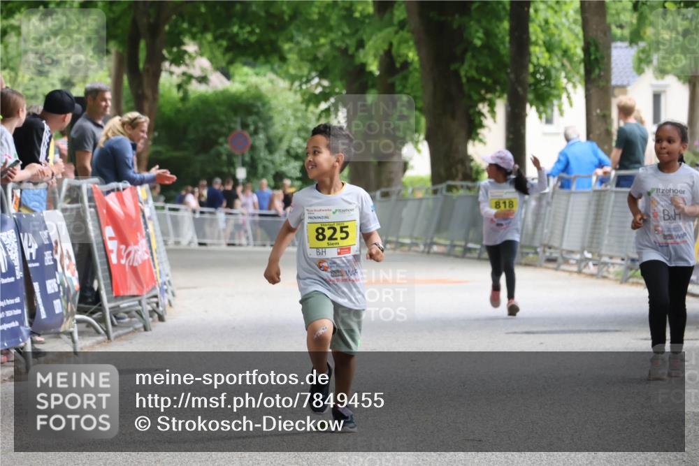 17.05.2025 - Störlauf Strokosch-Dieckow http://msf.ph/oto/7849455 17.05.2025 14:18:02 Ziel 8244, 2025, 825, 818 meine-sportfotos.de