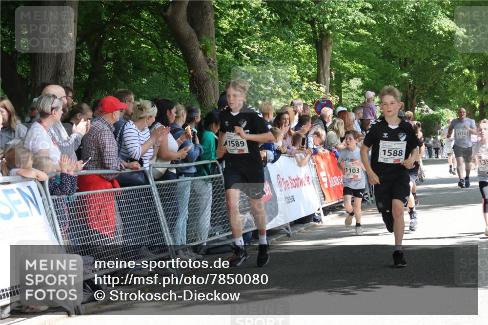 17.05.2025 - Störlauf Strokosch-Dieckow http://msf.ph/oto/7850080 17.05.2025 14:42:52 Ziel 1589, 1103, 1588, 1116, 135 meine-sportfotos.de