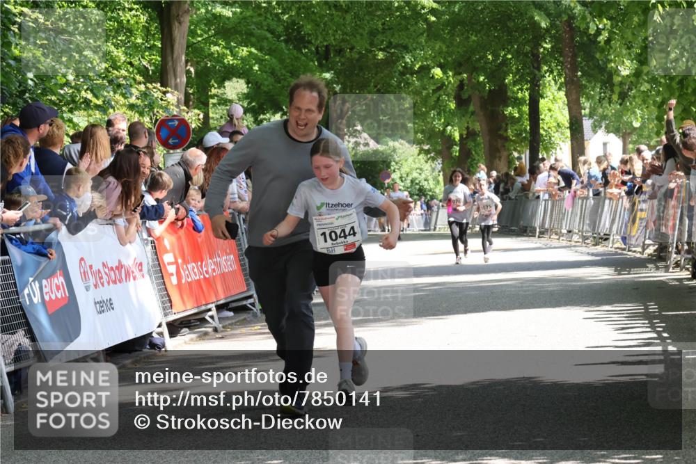 17.05.2025 - Störlauf Strokosch-Dieckow http://msf.ph/oto/7850141 17.05.2025 14:43:17 Ziel 1044, 076, 1075 meine-sportfotos.de