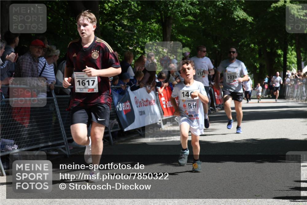 17.05.2025 - Störlauf Strokosch-Dieckow http://msf.ph/oto/7850322 17.05.2025 14:44:54 Ziel 1617, 140, 1121, 1038 meine-sportfotos.de