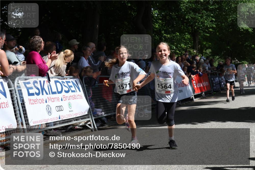 17.05.2025 - Störlauf Strokosch-Dieckow http://msf.ph/oto/7850490 17.05.2025 14:46:18 Ziel 0000, 1571, 1564, 10, 1315 meine-sportfotos.de