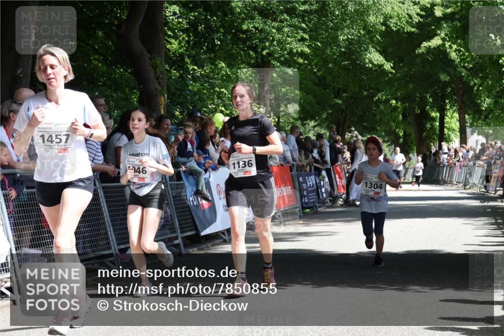 17.05.2025 - Störlauf Strokosch-Dieckow http://msf.ph/oto/7850855 17.05.2025 14:49:49 Ziel 2025, 1457, 46, 1136, 1304 meine-sportfotos.de
