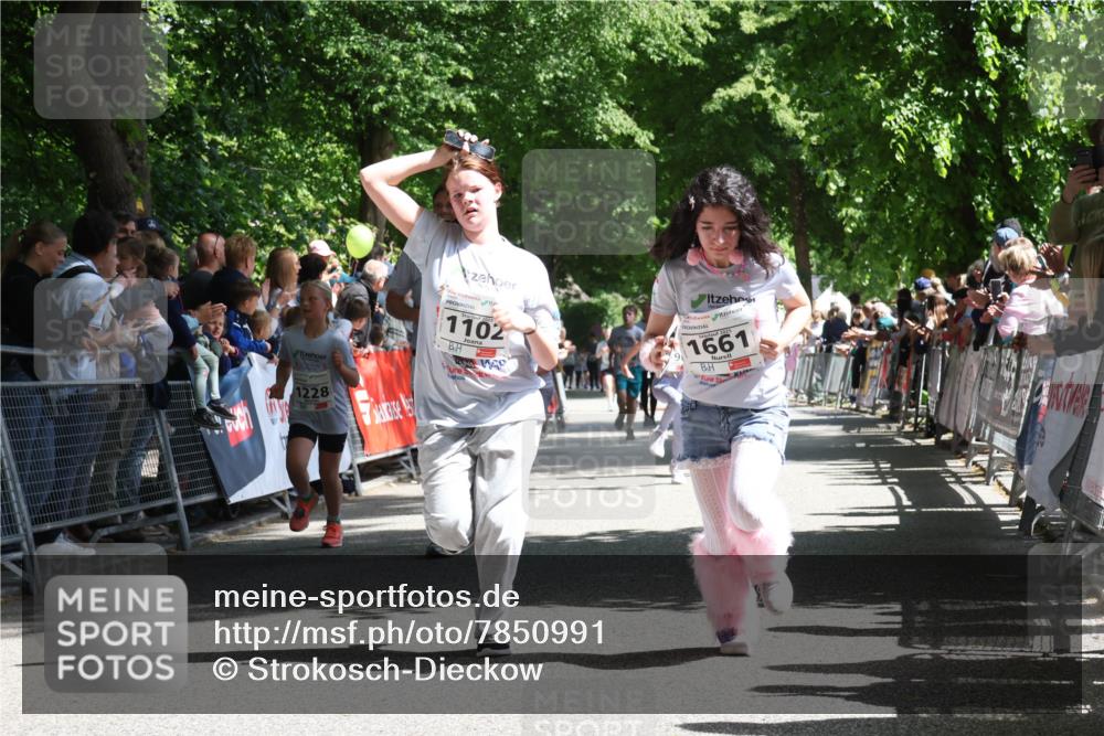 17.05.2025 - Störlauf Strokosch-Dieckow http://msf.ph/oto/7850991 17.05.2025 14:51:39 Ziel 2025, 1661, 1228, 1102 meine-sportfotos.de