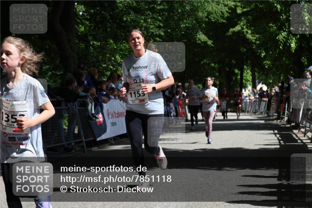 17.05.2025 - Störlauf Strokosch-Dieckow http://msf.ph/oto/7851118 17.05.2025 14:53:04 Ziel 2025, 135, 1153, 92 meine-sportfotos.de